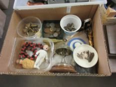 BOX CONTAINING MIXED SUNDRIES TO INCLUDE OLD COINS, BELL, BRACELETS ETC