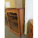 GLAZED HI-FI CABINET, WIDTH APPROX 50CM