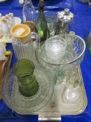 TRAY CONTAINING MIXED GLASS WARE INCLUDING FRUIT BOWLS, VINTAGE LEMONADE BOTTLES ETC