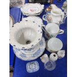 QUANTITY OF MIXED CERAMICS INCLUDING SERVING JUG, VASE ETC