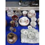MIXED GROUP OF CERAMICS TO INCLUDE ROYAL STAFFORD BONE CHINA, WHITE AND ROSE CUPS AND SAUCERS