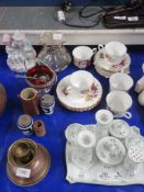 MIXED GROUP OF CERAMICS TO INCLUDE ROYAL STAFFORD BONE CHINA, WHITE AND ROSE CUPS AND SAUCERS