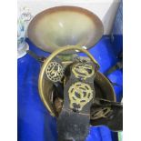 GLASS VASE TOGETHER WITH A QUANTITY OF BRASS HORSESHOES ETC
