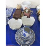 QUANTITY OF MIXED CERAMICS INCLUDING BLUE AND WHITE PLATES