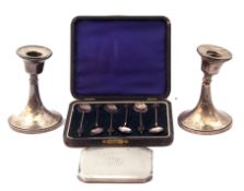 Cased set of six George V silver bean end coffee spoons, Birmingham 1922, a silver cigarette case of