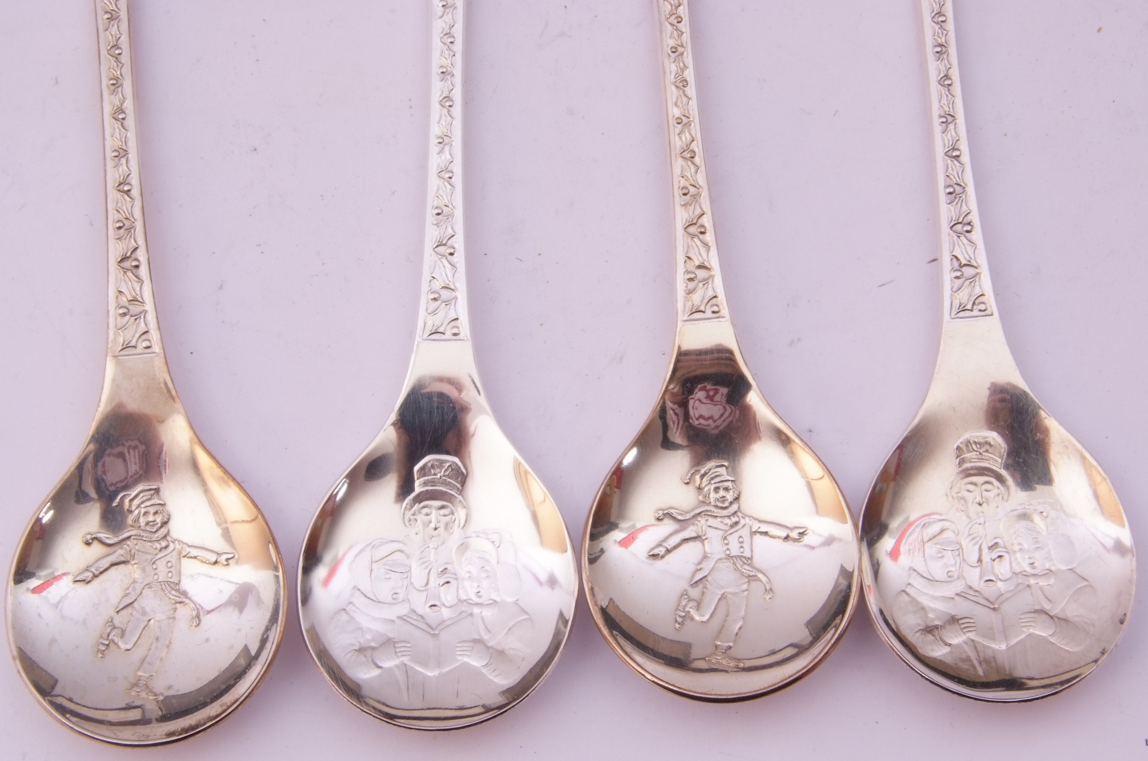 Mixed Lot: two cased silver Christmas spoons by John Pinchers, London 1975 and 1976, together with - Image 5 of 6