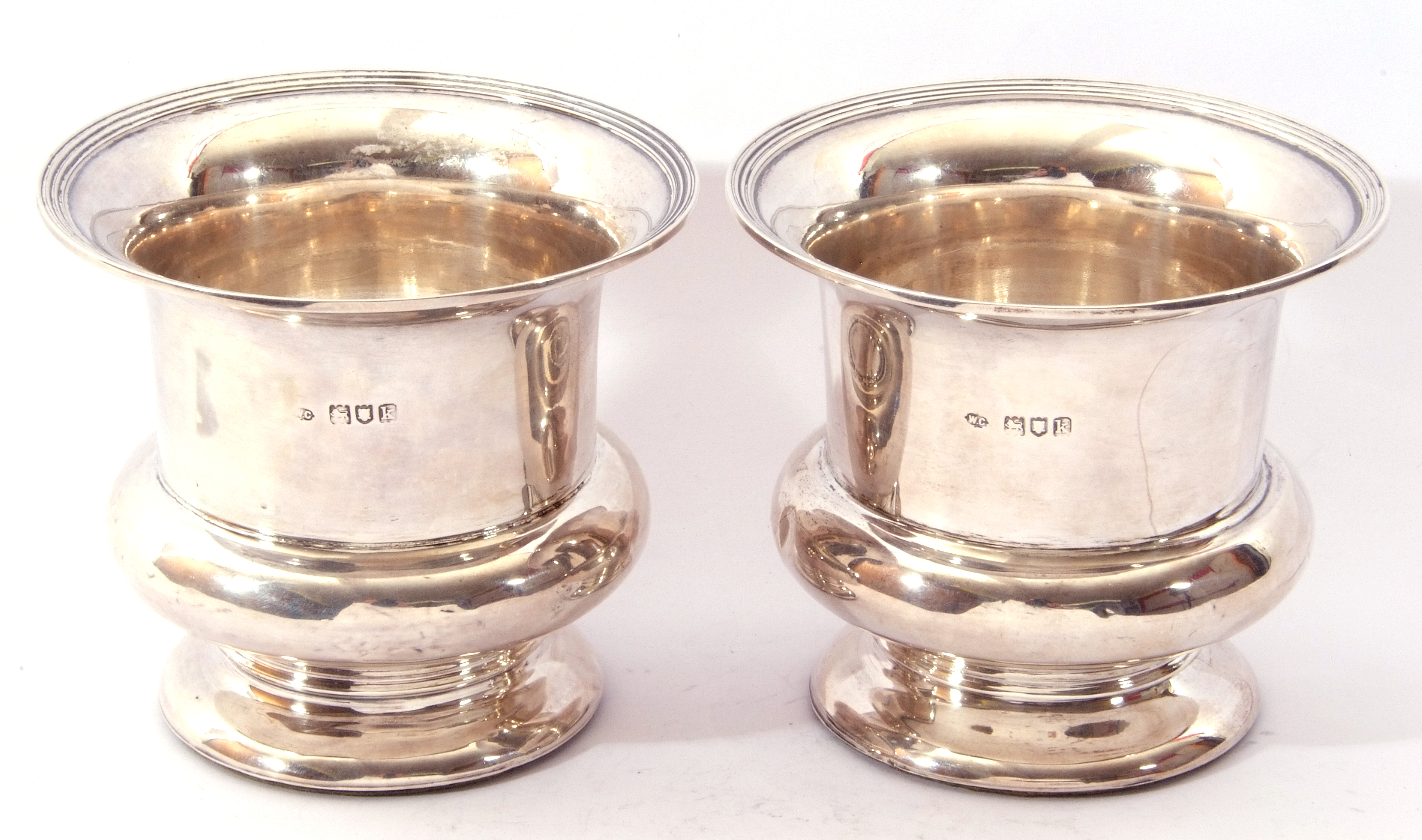 Pair of silver bottle holders of campana shape, plain polished form, reeded rims (loaded), hall - Image 2 of 3