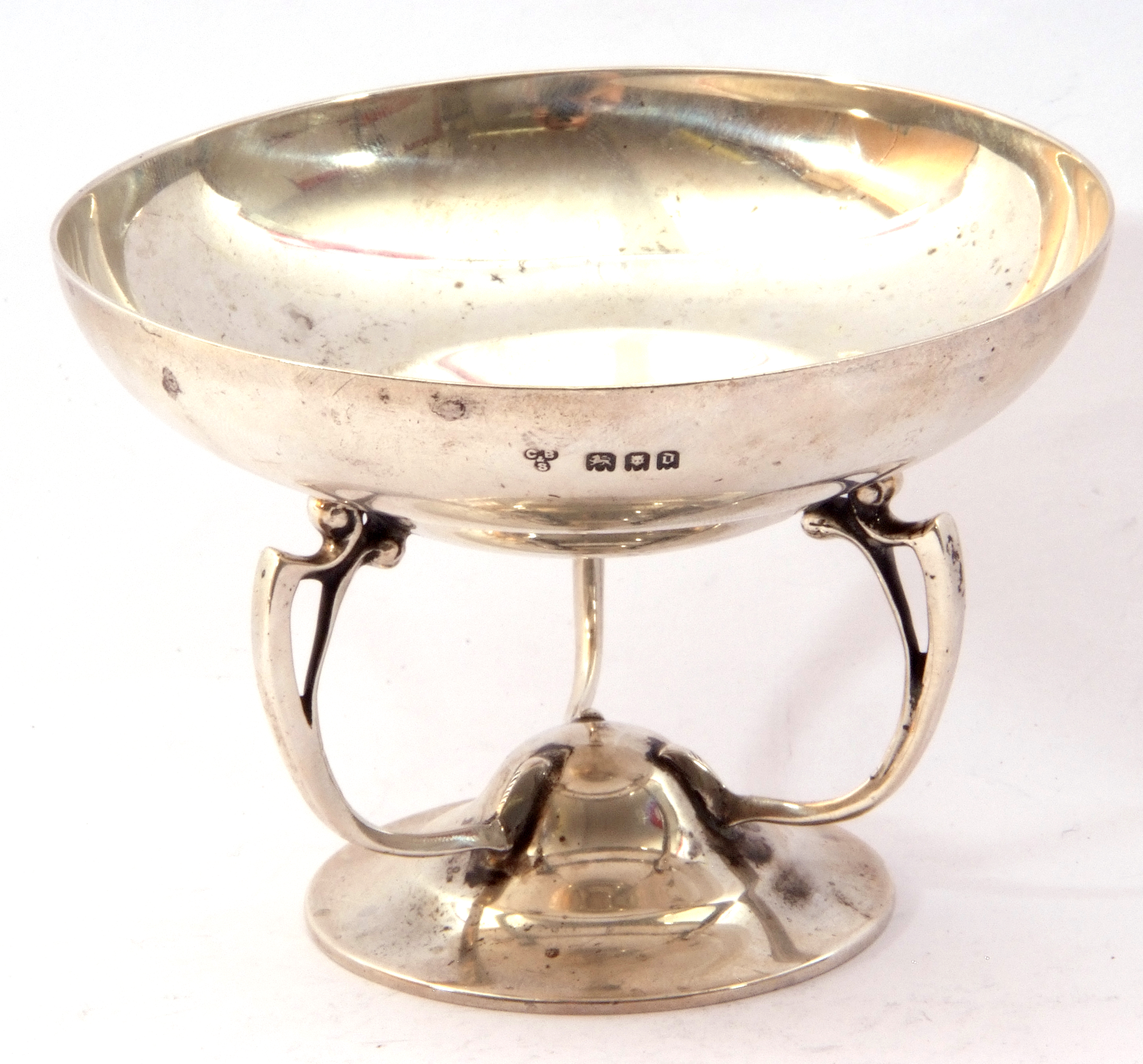 George V silver bon-bon dish, the circular shallow dish supported on three art nouveau style handles - Image 2 of 4