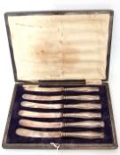 Case of George V silver handled tea/butter knives, steel blades, Sheffield 1920, maker's mark M K