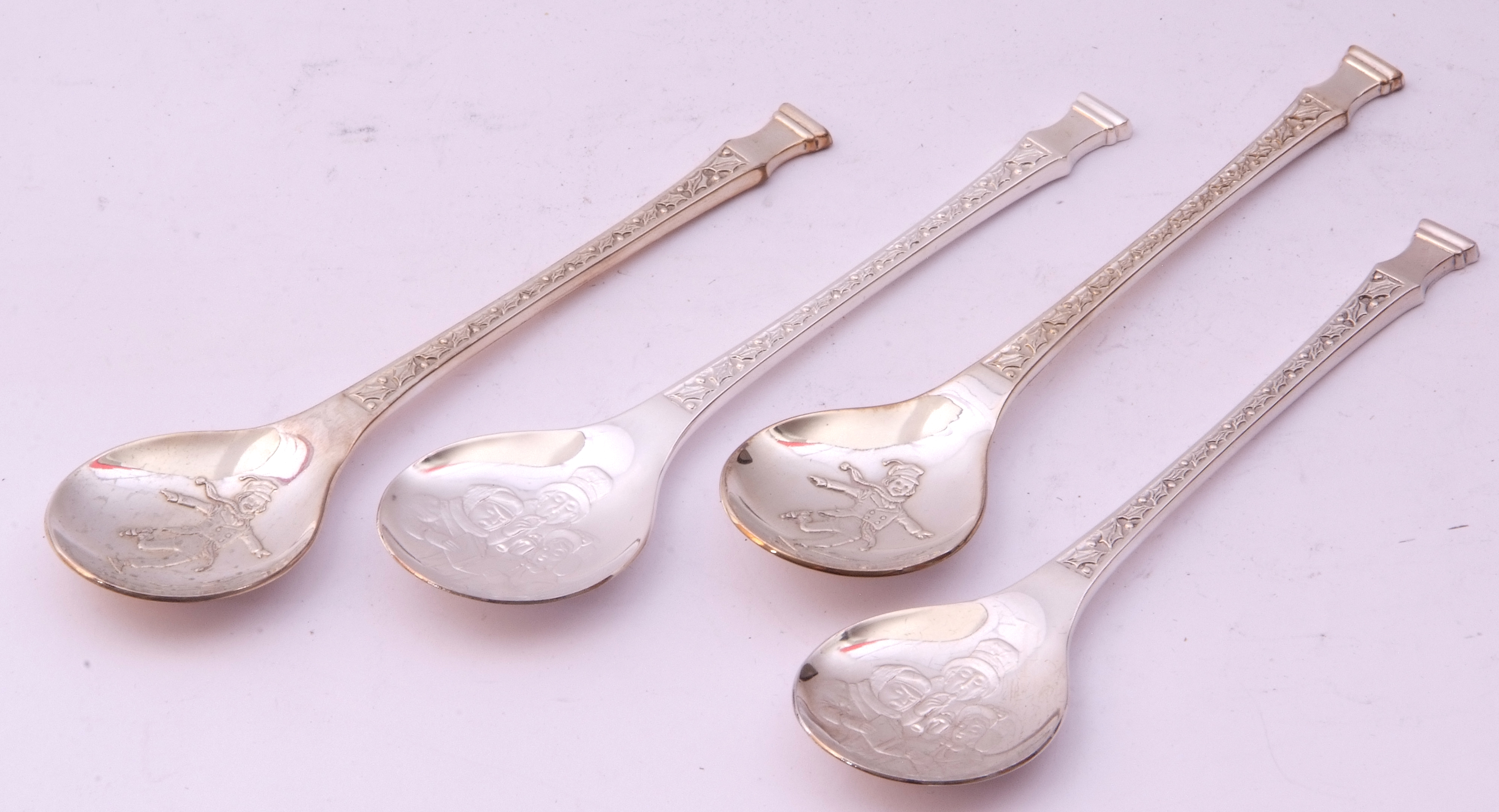 Mixed Lot: two cased silver Christmas spoons by John Pinchers, London 1975 and 1976, together with - Image 2 of 6