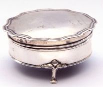 George V silver ring box of circular shaped form with gilt lined hinged lid, standing on three