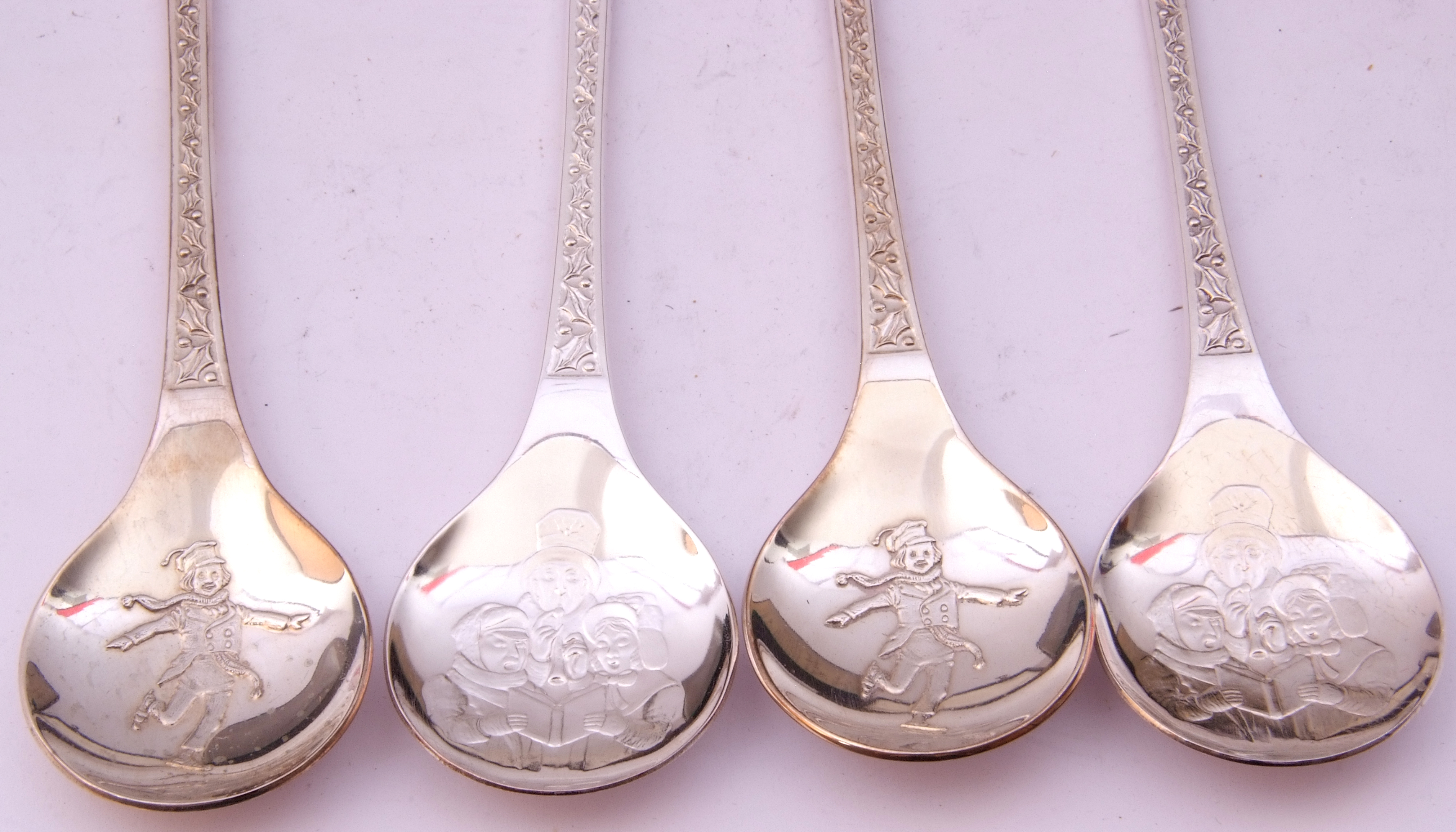 Mixed Lot: two cased silver Christmas spoons by John Pinchers, London 1975 and 1976, together with - Image 6 of 6