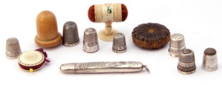 Mixed Lot: three hallmarked silver thimbles, one boxed sterling thimble, two metal thimbles, a