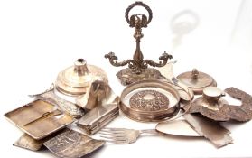 Quantity of silver and white metal wares to include photograph frames, lids, collars etc, 935gms g/