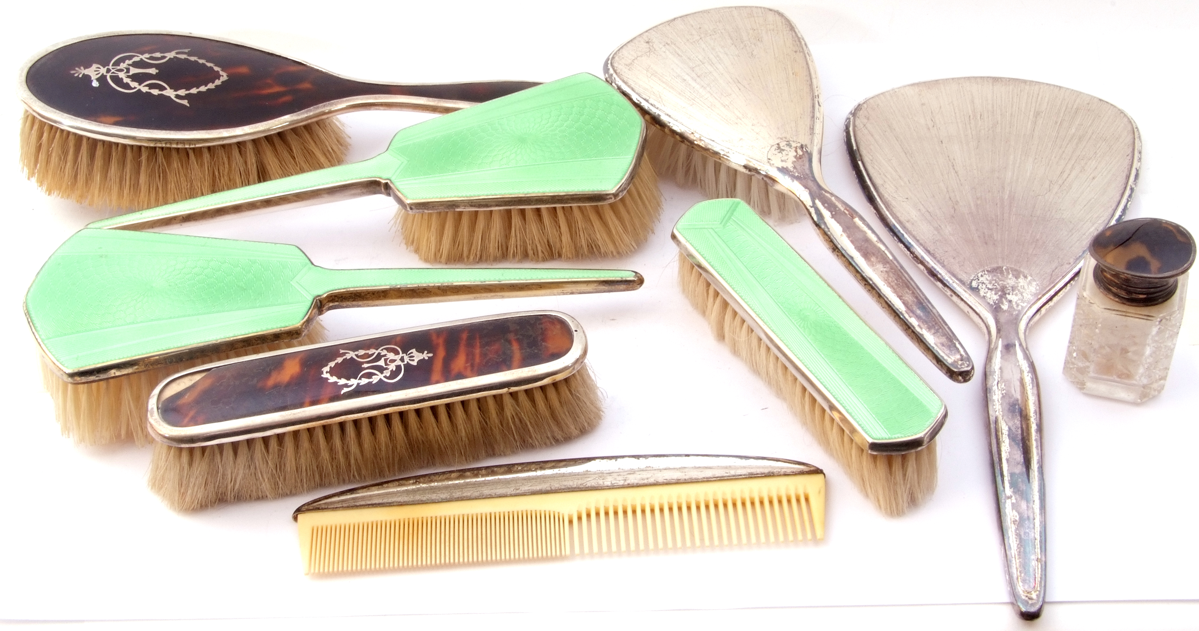 Mixed Lot: dressing table wares to include three piece silver and green enamel brushes, Birmingham - Image 2 of 4