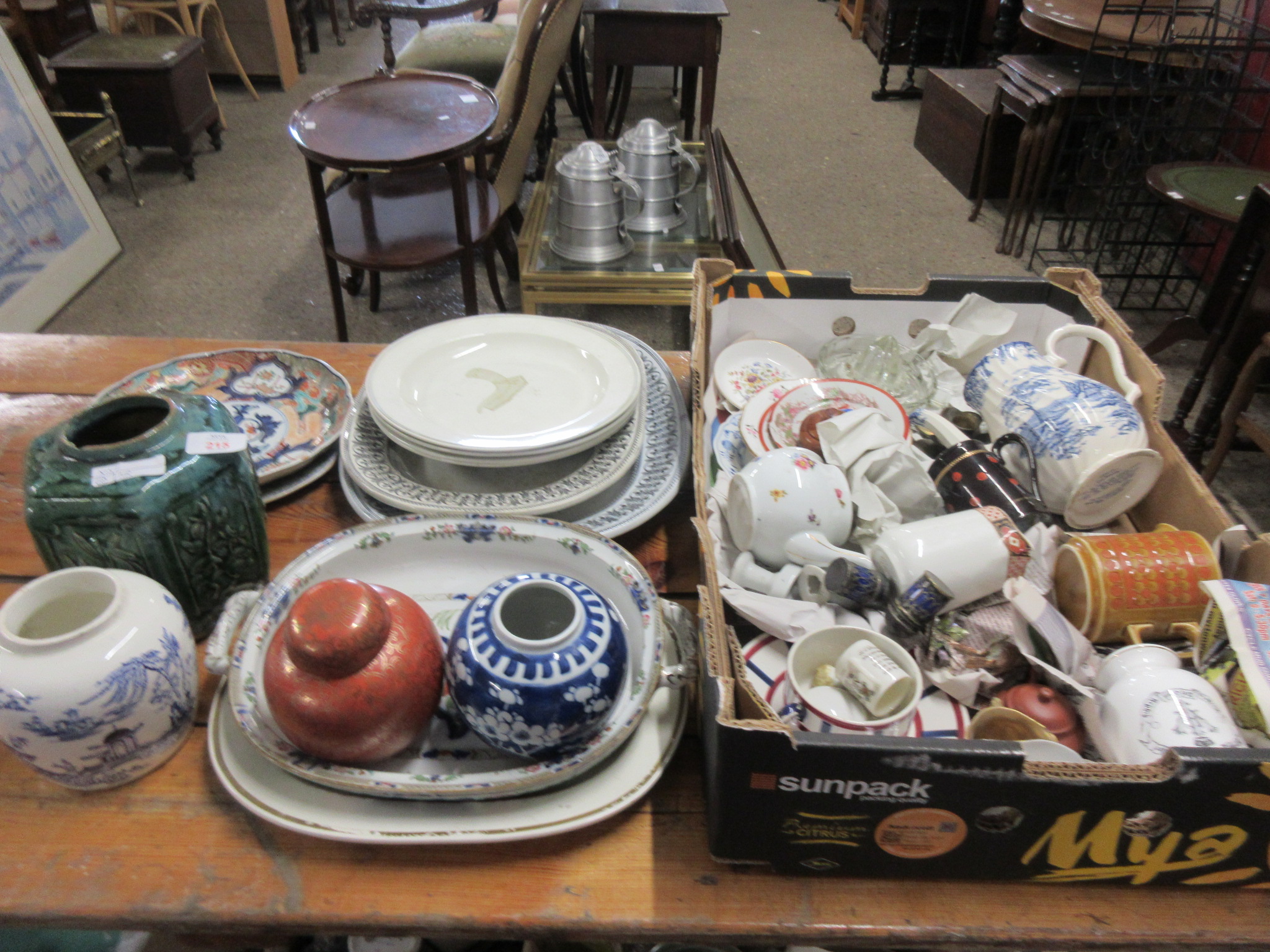 QUANTITY OF VARIOUS HOUSEHOLD AND DECORATIVE CERAMICS INCLUDING VARIOUS JUGS, MEAT PLATES, HAND