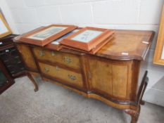 MID-20TH CENTURY WALNUT SIDEBOARD WITH CROSS BANDED DECORATION, APPROX 154CM