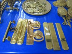 SELECTION OF BRASS DOOR PLATES AND OTHER DOOR FURNITURE