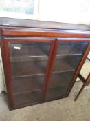 MAHOGANY EFFECT GLAZED BOOKCASE, WIDTH APPROX 92CM