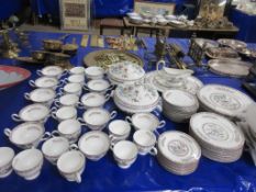 GOOD QUANTITY OF WEDGWOOD KUTANI CRANE DINNER WARES INCLUDING PLATES, TUREENS, CUPS, SAUCERS, ETC