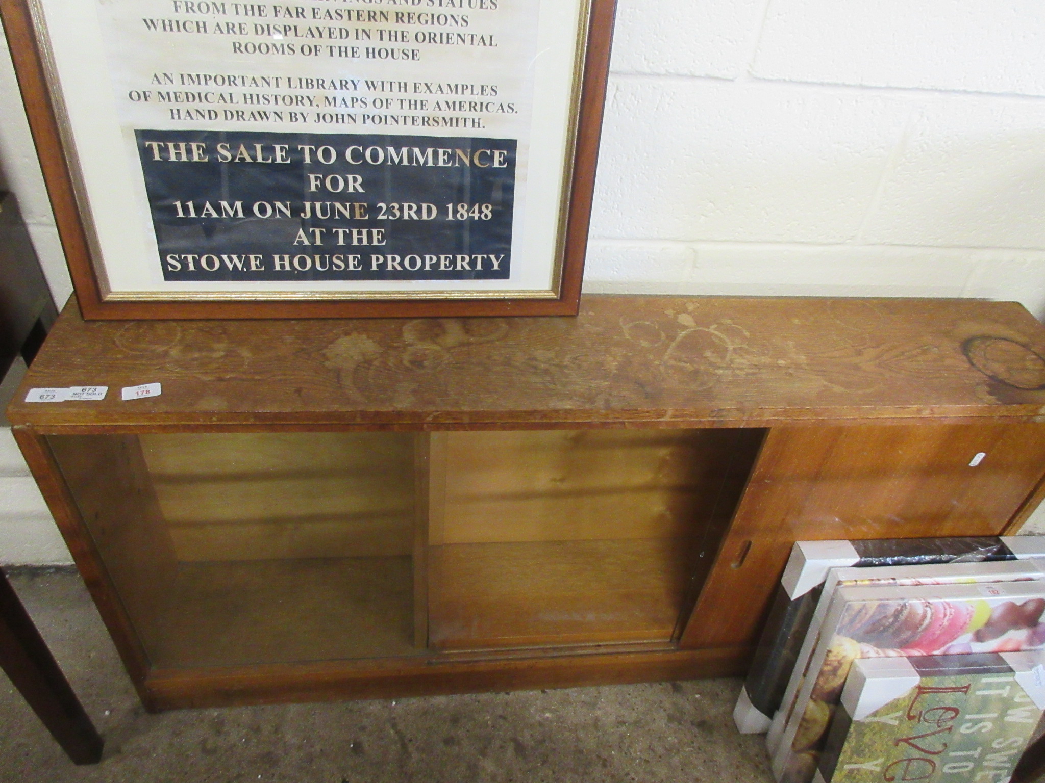 STORAGE/DISPLAY CABINET, WIDTH APPROX 131CM