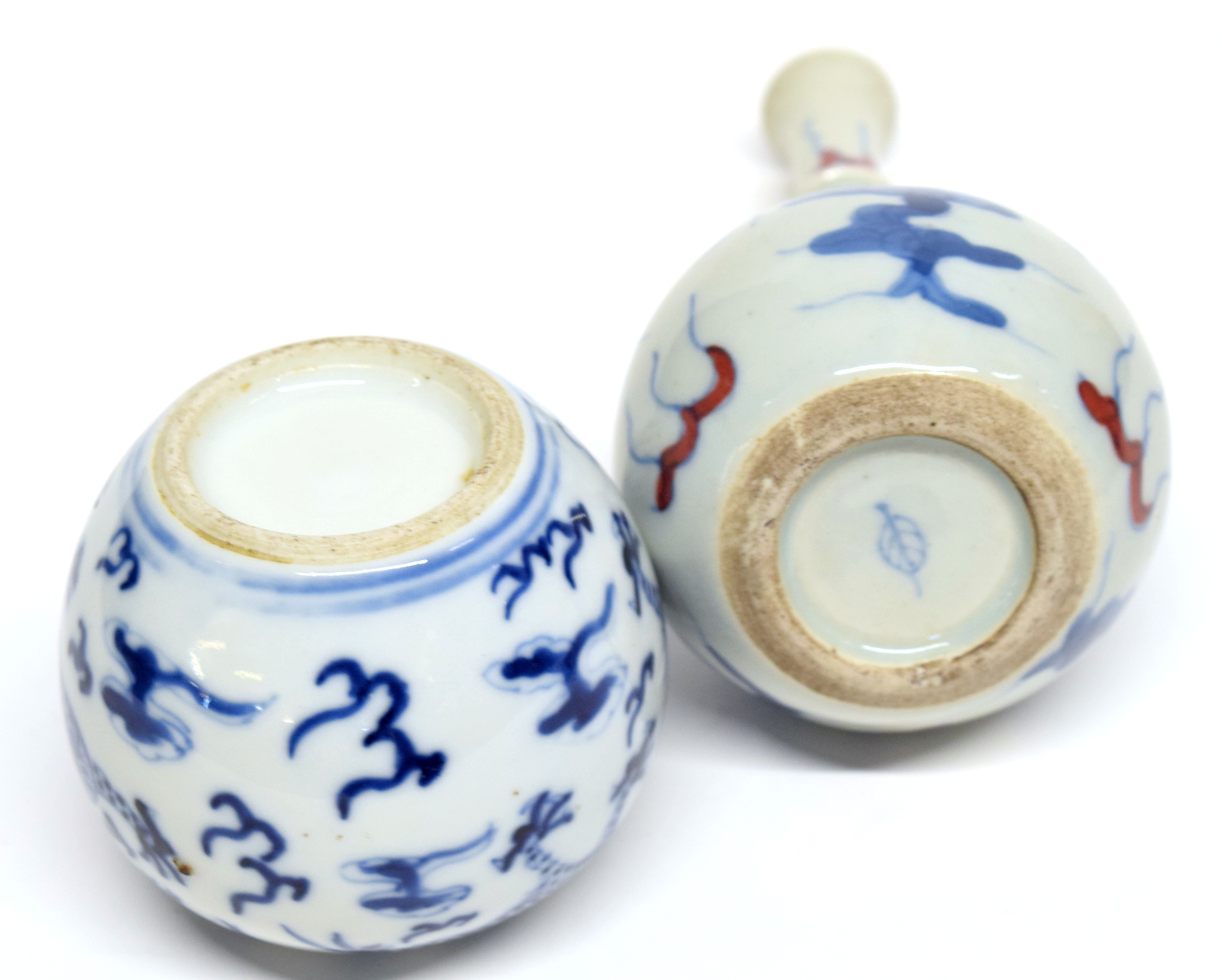 Small Chinese porcelain globular vase decorated with a dragon chasing the flaming pearl, together - Image 3 of 3