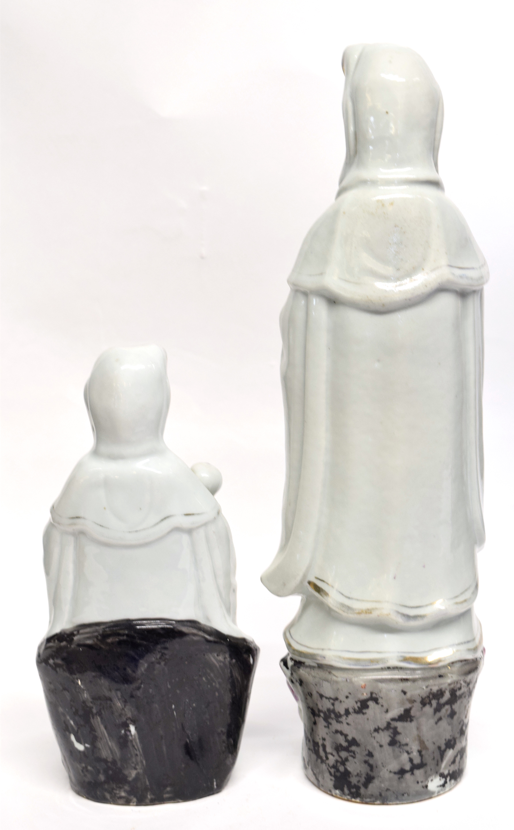 Two Chinese porcelain models of Guan Yin decorated in typical fashion, both on green bases, - Image 3 of 5