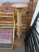 SPIRAL TURNED TORCHERE, HEIGHT APPROX 97CM