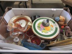 BOX CONTAINING DECORATIVE CERAMICS, CARNIVAL GLASS ETC