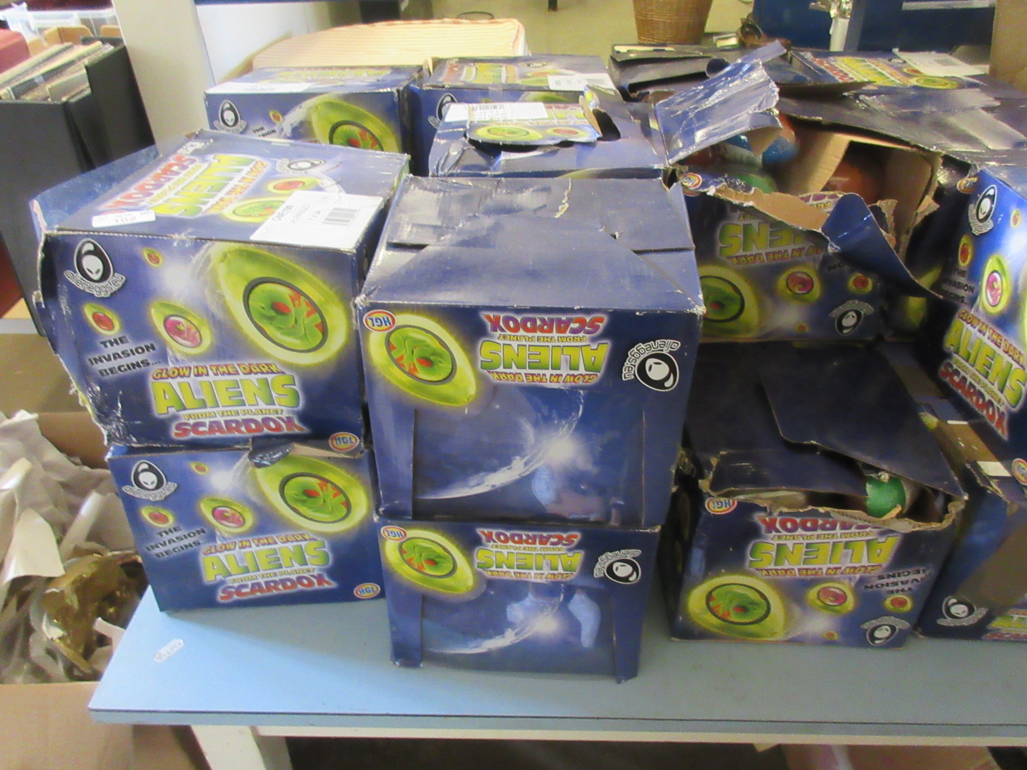TEN BOXES OF GLOW IN THE DARK ALIENS FROM THE PLANET SKARDOS TOYS (ALIEN EGGS), EACH BOX