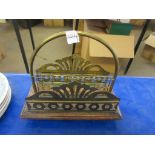 EARLY 20TH CENTURY ART NOUVEAU WOOD AND BRASS LETTER RACK, TOTAL LENGTH APPROX 17CM