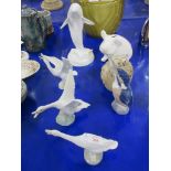 GROUP OF LLADRO MODELS INCLUDING SWANS AND A KINGFISHER, TOGETHER WITH A POTTERY MODEL OF A PIGGY