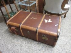 VINTAGE TRAVELLING TRUNK APPROX 92CM