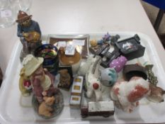 SMALL TRAY CONTAINING A NUMBER OF CHINA ITEMS