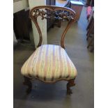 HEAVILY CARVED UPHOLSTERED CHAIR, HEIGHT APPROX 76CM