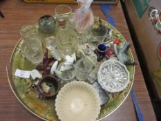 TRAY CONTAINING ORNAMENTS AND GLASS