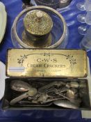 SMALL BRASS TRENCH ART STRING BOX WITH REPOUSSE LID TOGETHER WITH A PLATED RIM GLASS BOWL AND A