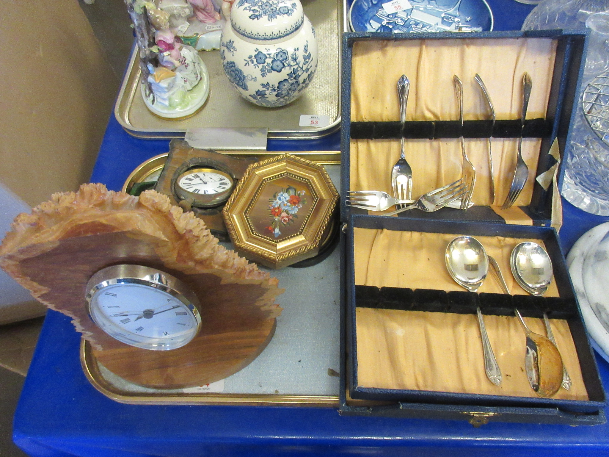 TRAY CONTAINING MIXED COLLECTABLES INCLUDING CLOCKS, CUTLERY SET