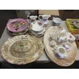 QUANTITY OF DECORATIVE HOUSEHOLD CERAMICS INCLUDING ROYAL ALBERT OLD COUNTRY ROSES PLATES BOWLS ETC
