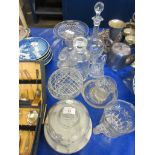 QUANTITY OF GLASS WARE INCLUDING DECANTERS, TALLEST APPROX 31CM