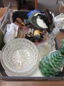 BOX CONTAINING MIXED GLASS WARE TOGETHER WITH OTHER COLLECTABLES INCLUDING TREEN FIGURES OF