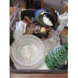 BOX CONTAINING MIXED GLASS WARE TOGETHER WITH OTHER COLLECTABLES INCLUDING TREEN FIGURES OF