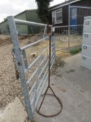 METAL HAY VALE FEEDER STAND