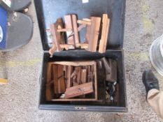 METAL TOOL BOX CONTAINING A SELECTION OF VARIOUS WOODEN PLANES INCLUDING GRIFFITHS ETC