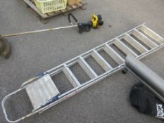 ALUMINIUM STEP LADDER