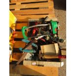 BOX QTY OF VARIOUS GARDEN TOOLS INCLUDING HAND SHEERS ETC