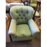 BUTTON BACK ARMCHAIR ON TURNED MAHOGANY LEGS WIDTH APPROX 77CM