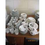 QTY OF ROYAL WORCESTER EAVESHAM VALE WHITE CHINA TEA SET TOGETHER WITH A GROUP OF THE ROYAL