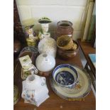 QTY OF VARIOUS CERAMICS INCLUDING TOBY JUGS, BLUE AND WHITE PLATES ETC