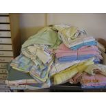 LARGE QTY OF VARIOUS LINENS